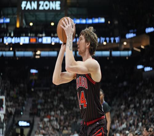 布泽利斯：前两年球队不让我投中投，NBA只有SGA和阿杜高于平均水准
