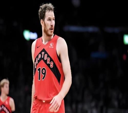 又要降薪吗3000万前锋！26岁19+5！猛龙留不住吗