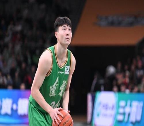 3年C类合同！辽宁男篮续约鄢手骐完成注册新季将开启第9季