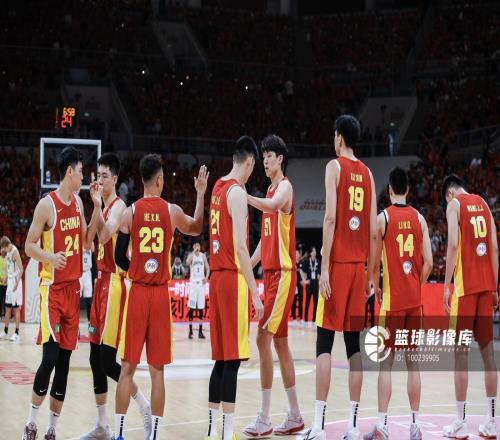 中国男篮12人名单更新：周琦赵睿等中生代逐渐被替代，阵容偏年轻