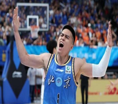 CBA陈盈骏与北京首钢男篮以顶薪合同续约两年