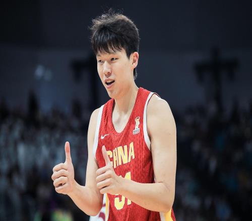 NBA官推夸杨瀚森：15分9篮板，帮中国男篮拿下世预赛胜利