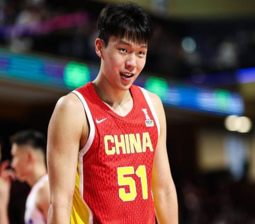 比赛还没打，媒体就甩锅杨瀚森：他回来太晚，没有参加热身比赛！