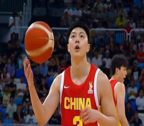 杨瀚森15+9，中国男篮大胜卡塔尔，王俊杰状态低迷，郭士强改变战术