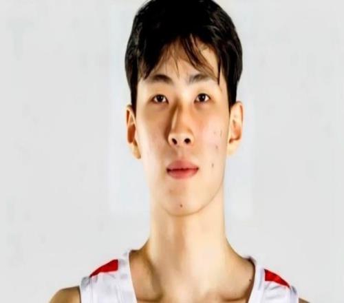 CBA：北京男篮2年D类顶薪续约陈盈骏，CBA新赛季再做调整，谢智杰转投山西男篮，杨瀚森接班人升入一队