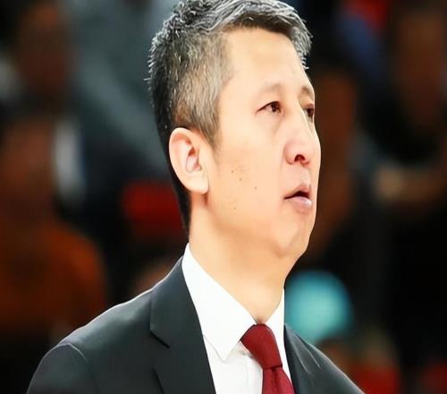 中国男篮赢球后，主教练郭士强回应，NBA官方发声，美国媒体点评