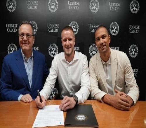 官方：乌迪内斯签下波兹南莱赫门将姆罗泽克，双方签约至2030