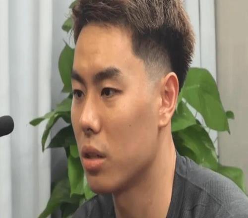 上海溃败G联赛球队！李添荣回应篮板崩盘，与小偰提转换速度！