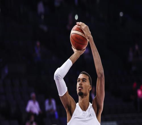 帕克：文班可能已是NBA最强球员，希望他带队拿下很多冠军