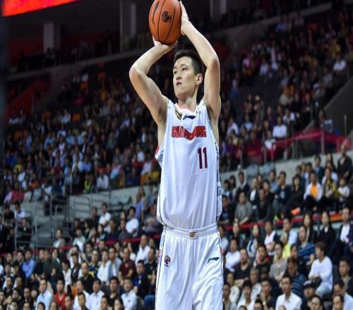 周鹏回归广东男篮：签1年C类合同，薪资较低仍选11号
