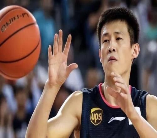 CBA重磅官宣！周鹏一年C类合同重返广东男篮，征战满20个赛季，重新穿回广东男篮11号球衣！