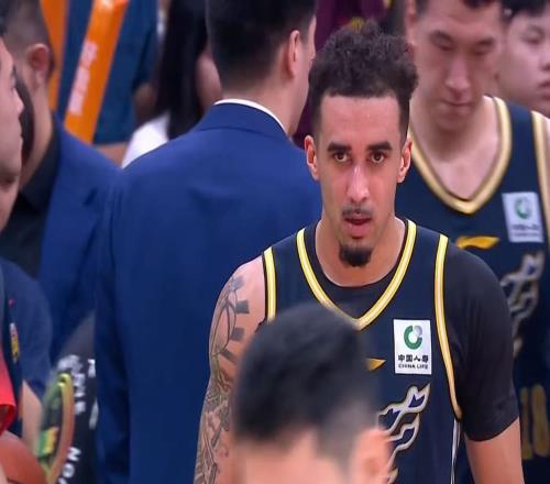 太适合广东队！NBA级暴力锋卫有望加盟，这可是“加强版奎因”