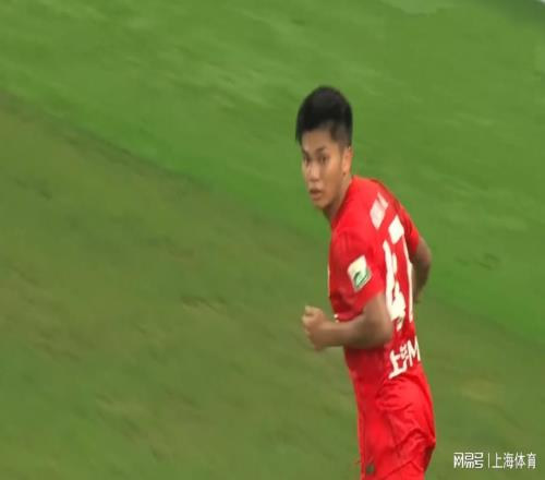 中超第25轮，上海海港10战胜深圳新鹏城
