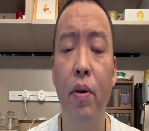 解说：中国男篮要坚持围绕杨瀚森进攻，下一场也要这么做