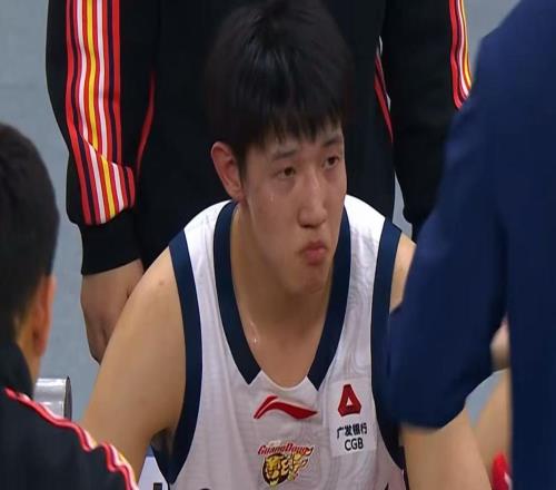签下周鹏后！广东队放走黄明依，2米05全能内线到位！