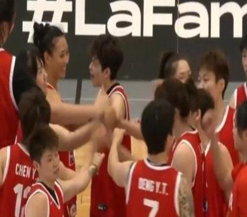 女篮热身赛：中国女篮11分完胜马里张子宇篮下送遮天大帽