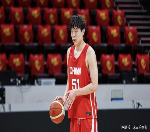 美媒站出来帮要时间，NBA官方追着夸奖，打好FIBA真能帮杨瀚森