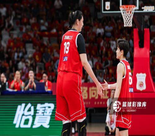 三分17中1、失误24次：中国女篮热身赛1分惜败西班牙