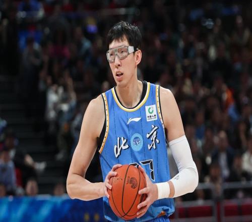周琦曾对黎巴嫩空砍22+21，今晚解说中黎战