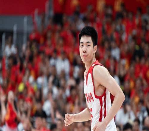 半场12分41秒，朱俊龙3投1中正负值+6