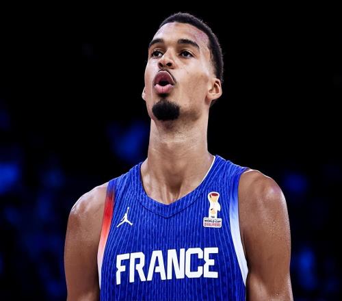 18分8板3帽！文班亚马降维打击，世界杯冠军和NBA总冠军他都想要
