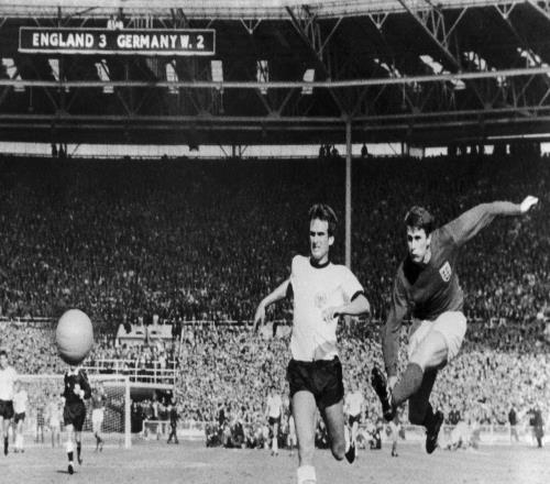 赫斯特：1966世界杯本不在计划内，65年12月收到英足总来信才知入选