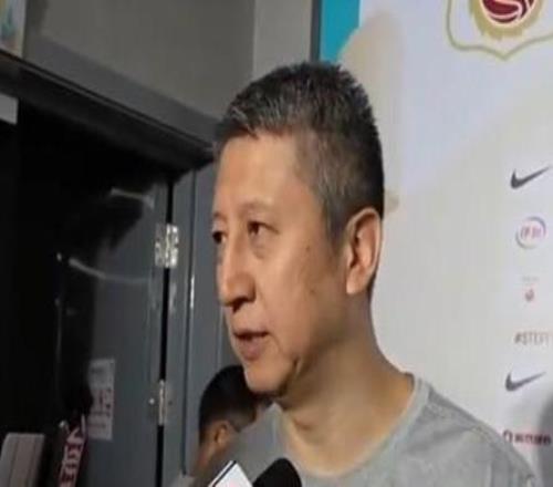 王仕鹏：男篮要发挥双塔优势年轻后卫一定要在失误球上多加小心