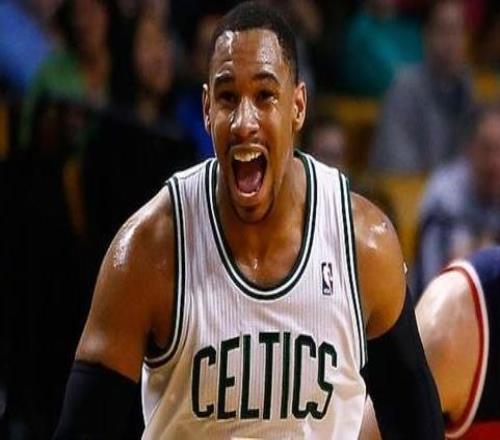 前NBA球员贾里德萨林杰宣布退役