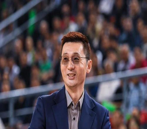 46岁刘炜现状：卸任主帅低调返乡回上海，不料儿女却重走老路！