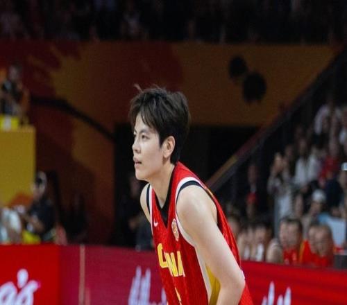 半场10分3板2助，杨舒予这把尖刀内外都锋利