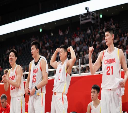 啊！0分，又是0分！中国男篮的首发前锋
