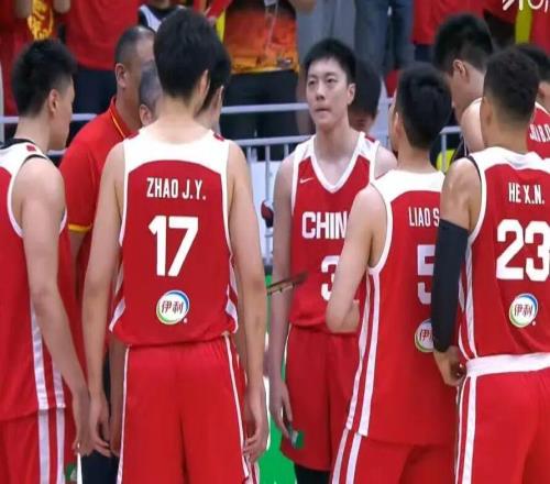 CCTV5直播中国男篮对阵日本，锋线问题明显，胡明轩王俊杰需调整状态