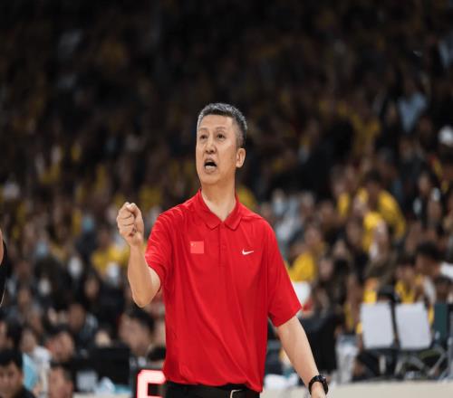 场均10+7！能进攻也善于防守！“国产伦纳德”崛起，男篮锋线未来答案