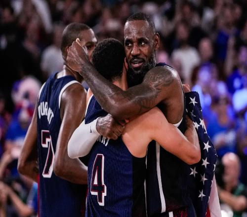 詹姆斯和库里，谁更该拿巴黎奥运会MVP