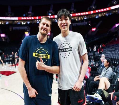 别急着交易杨瀚森！开拓者这张彩票才刮到第二年，该解决的是后场
