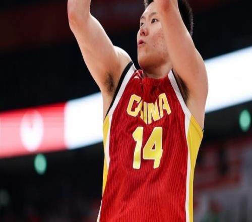 中国男篮重大利好：李弘权赵嘉义将复出战日本告别9人残阵冲决赛
