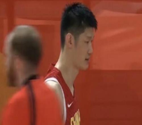 手感不错但篮板被爆，胡金秋8投7中得到14分2篮板