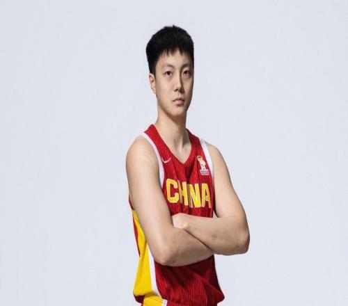 有点尴尬了，男篮已无缘决赛，胡明轩将在明日开幕式担任旗手