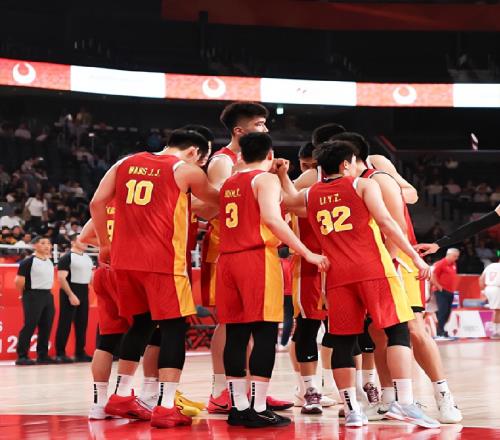 7897！中国男篮输球原因找到了！5个日本球员，有4个是归化球员