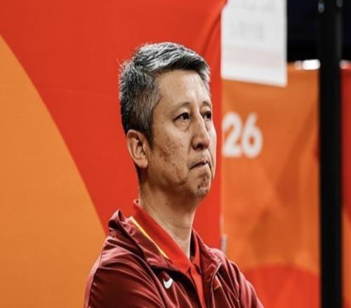 媒体人：我们需要一个更会选人更会变通更会激活球员战斗力的教练