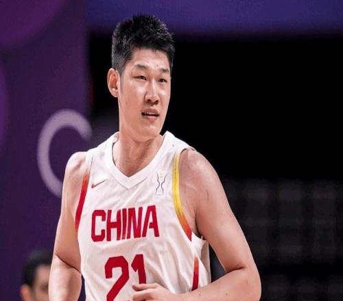 男篮惨败日本4坏消息！内线被虐，防守+篮板全崩，进攻战术拉胯！