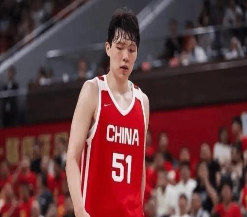 中国男篮惨败日本队的背后，杨瀚森果然是郭士强的遮羞布