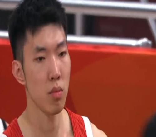 男篮惨败日本！赵嘉义李弘权捂住面部，廖三宁呆滞，对手兴奋庆祝