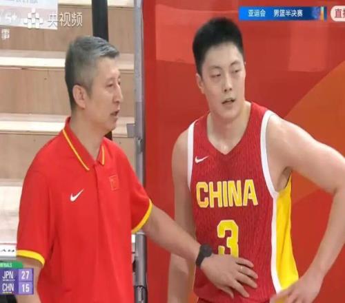 中国男篮7897惨败给日本二队，两大问题明显，多名媒体人喊话郭士强下课