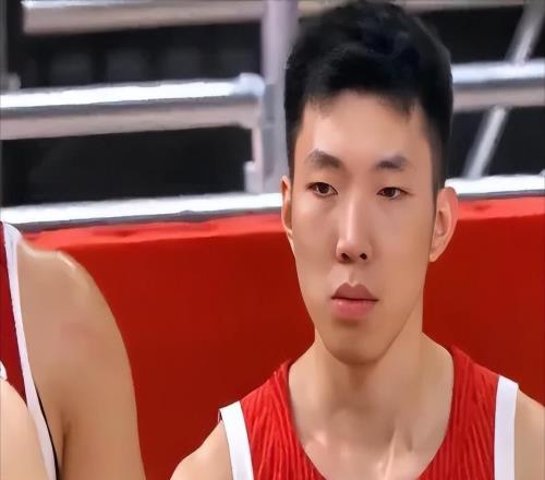 中国男篮惨败日本，传来4坏消息1好消息，防守崩盘，郭士强或下课