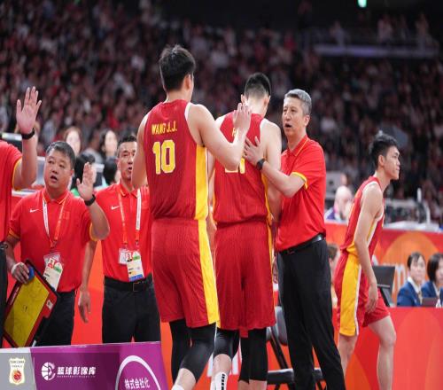 中国男篮“918”惨败日本男篮，国足大年初一不敌越南，哪个更让人难以接受
