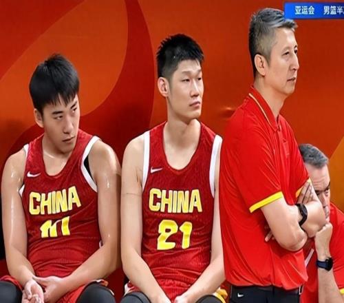 中国男篮大比分不敌日本，“三大短板”暴露实力差距