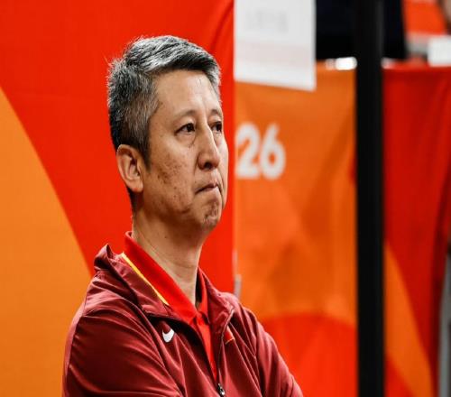 坚决投射+抢前场板，伊朗照抄日本战术就能赢！男篮平时在练啥