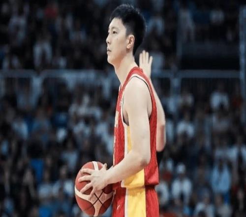 中国男篮不敌伊朗胡明轩旗手爆砍2分，CBA已培养不出一流球星