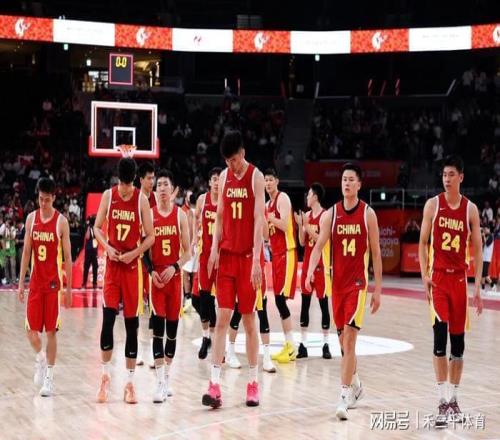 3大内线场均合计1次盖帽！男篮亚运会失利后，终于知道周琦有多强了